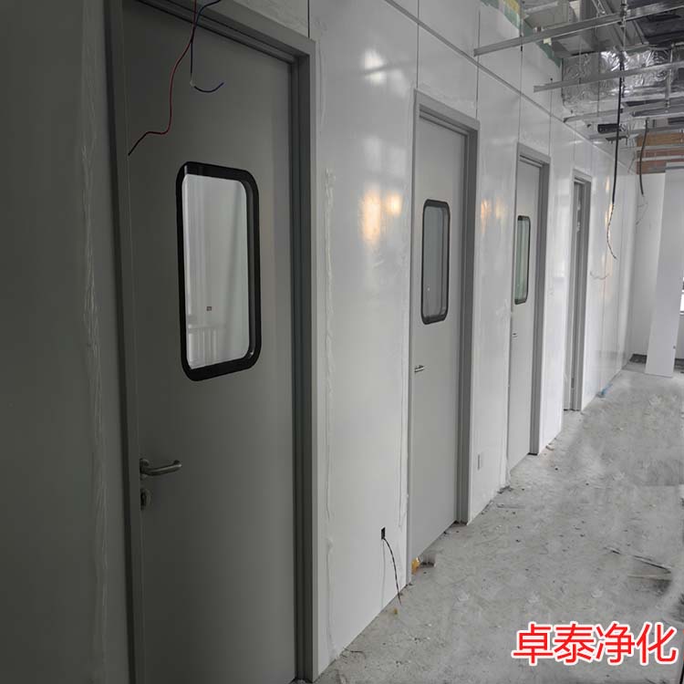 石家莊京津冀產(chǎn)業(yè)園內(nèi)潔凈實(shí)驗(yàn)室鋼制門(mén)安裝現(xiàn)場(chǎng)圖，河北凈化車間裝修廠家